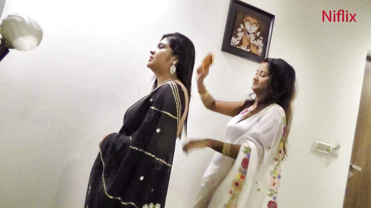 A man fucked his neighbour two desi housewives together in their house