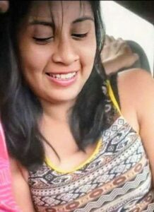 Indian desi girl give blowjob in car