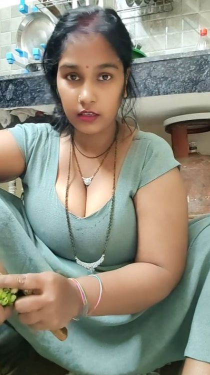 DESI HOT BHABHI EKTA LIVE PUSSY SLIP NAVEL SHOW