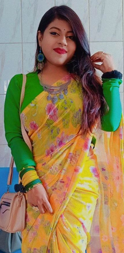 Horny Bhabhi Boobs and Fingering Video